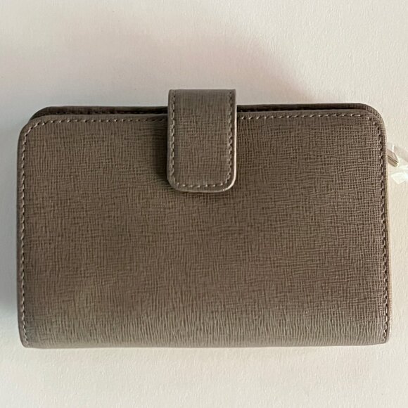 Furla Babylon M zip around leather wallet in beige. Brand new with tags in box - Picture 4 of 5